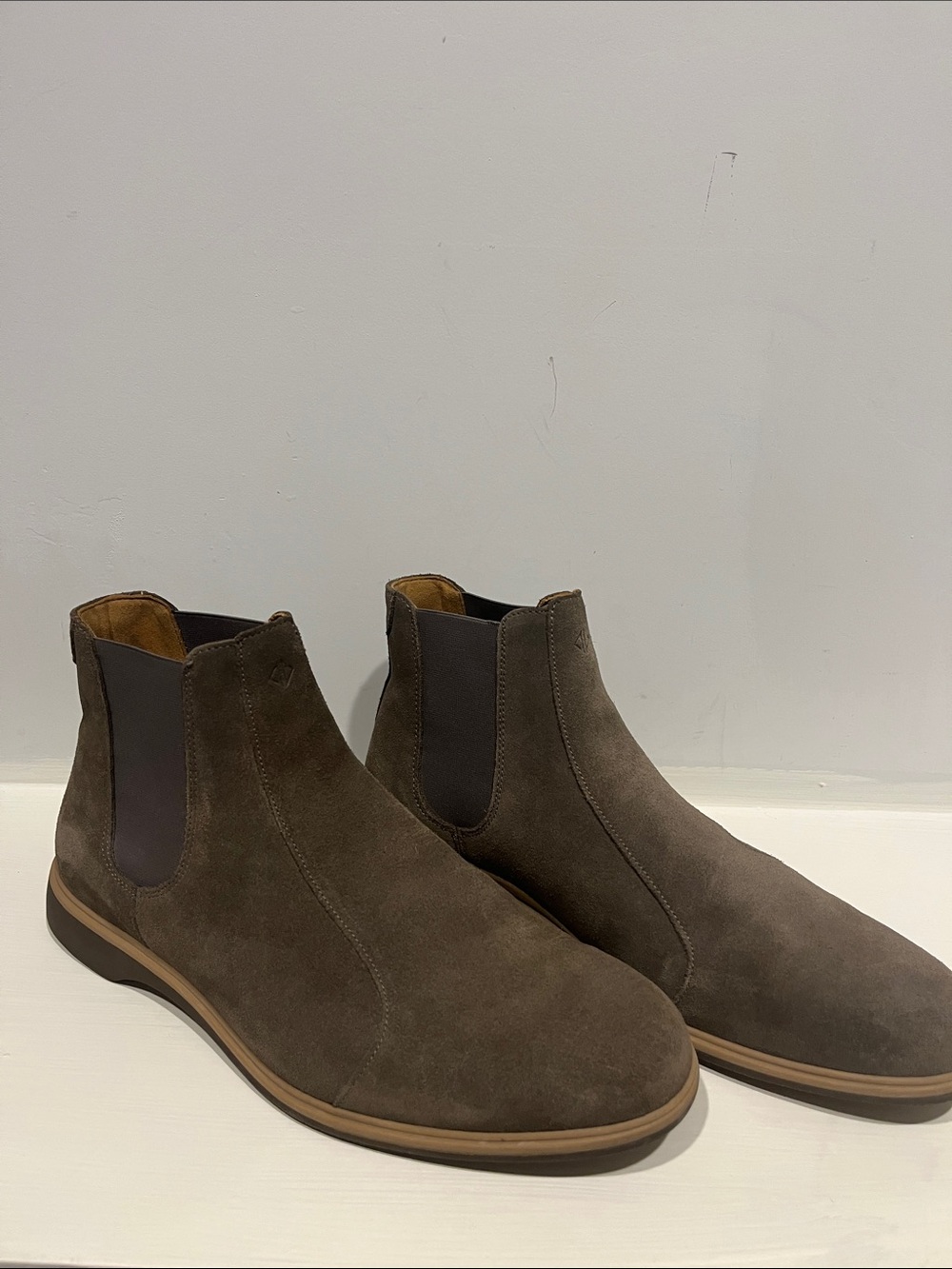 Men's Suede Chukka Boots in Dark Brown